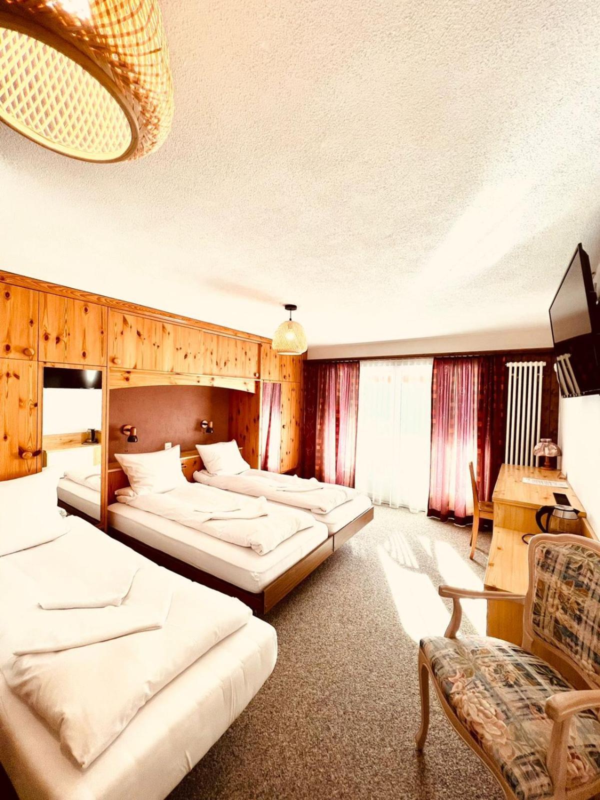 Hotel Old Jnn โคลสเตอร์ ภายนอก รูปภาพ